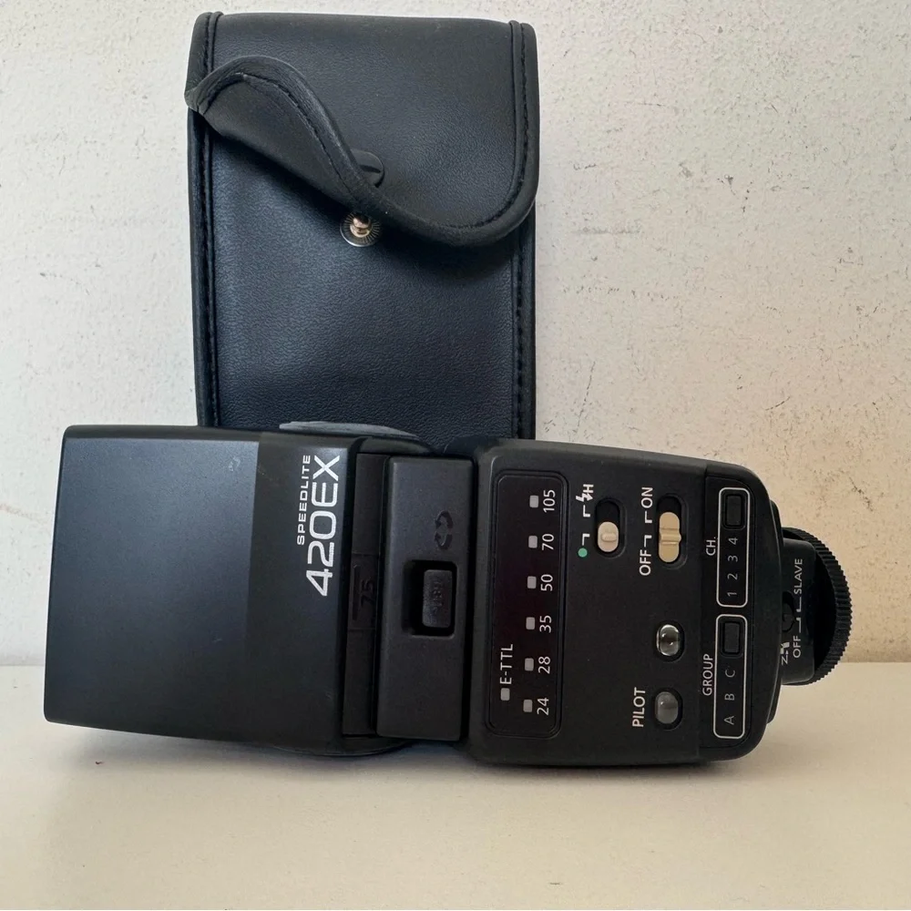 Canon Speedlite 420EX Camera Flash With Case & Instructions NWOT